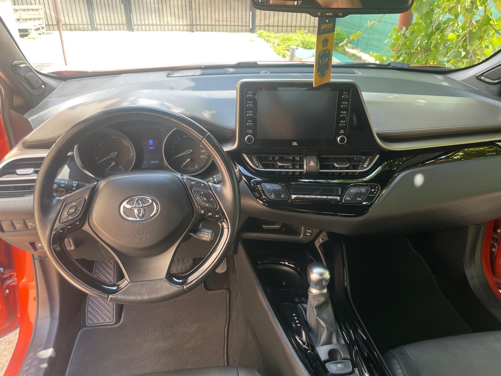 car-image